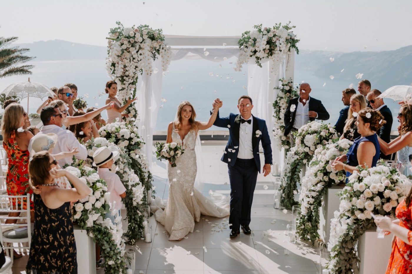 santorini_elegant_destination_wedding_bride_groom_inspiration_mykonos_blueisland_paros_greece-1